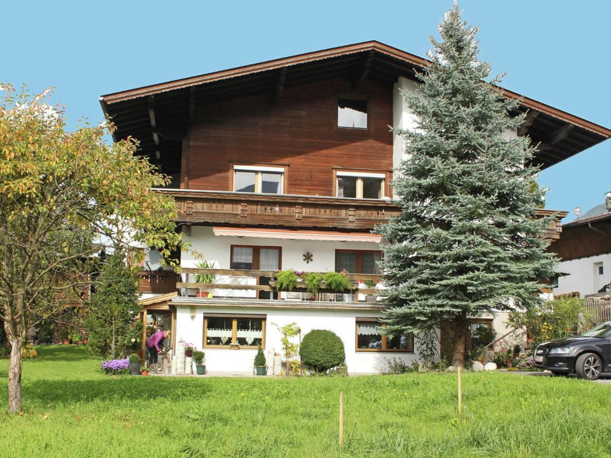 Spacious Apartment In Stumm Tyrol With Balcony Ruang foto